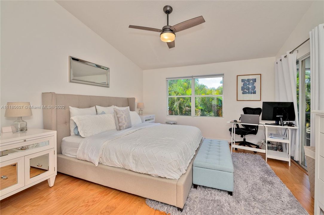 Vendido Recientemente: $575,000 (3 camas, 2 baños, 1958 Pies cuadrados)