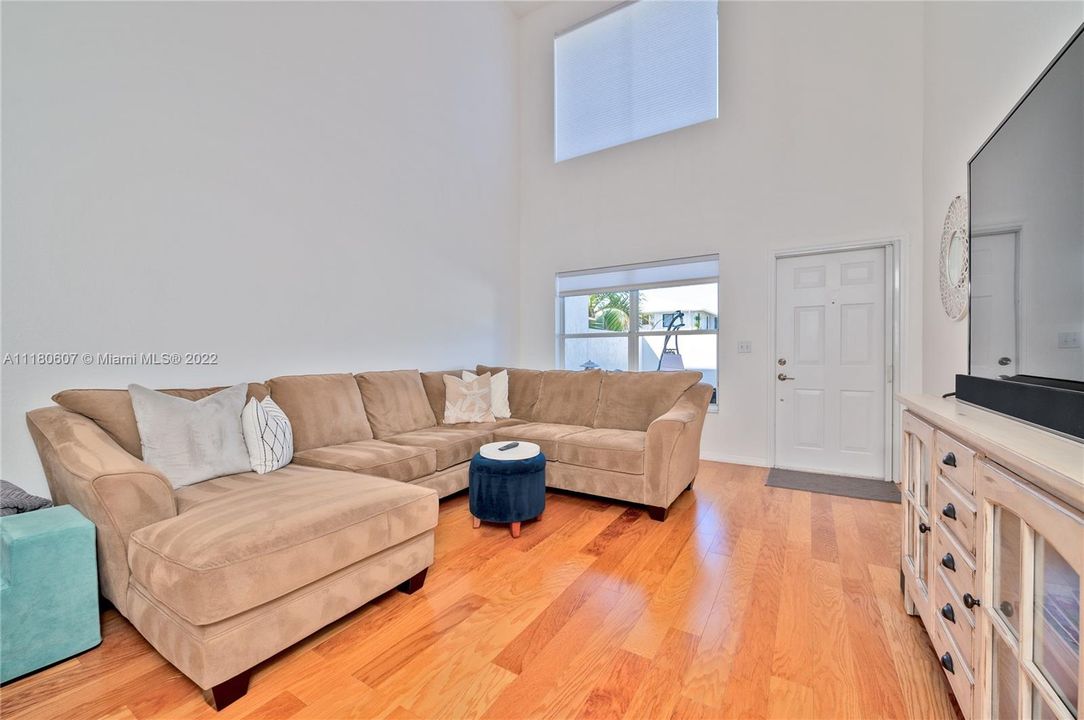 Vendido Recientemente: $575,000 (3 camas, 2 baños, 1958 Pies cuadrados)
