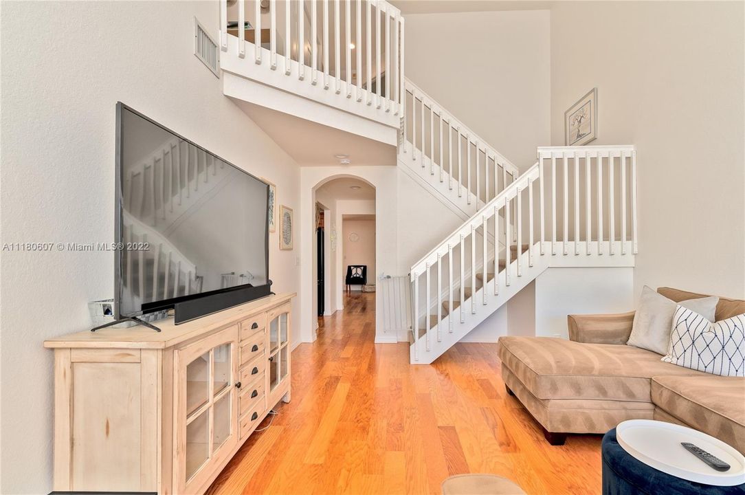 Vendido Recientemente: $575,000 (3 camas, 2 baños, 1958 Pies cuadrados)