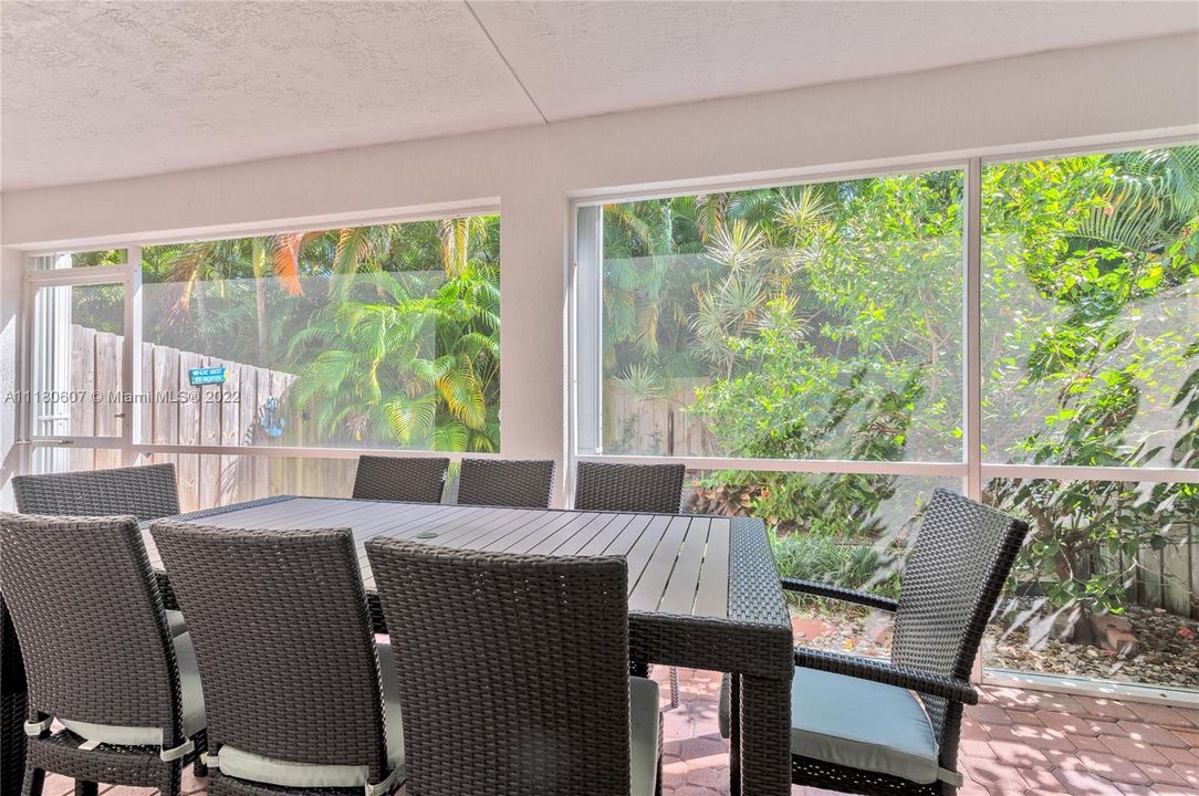 Vendido Recientemente: $575,000 (3 camas, 2 baños, 1958 Pies cuadrados)