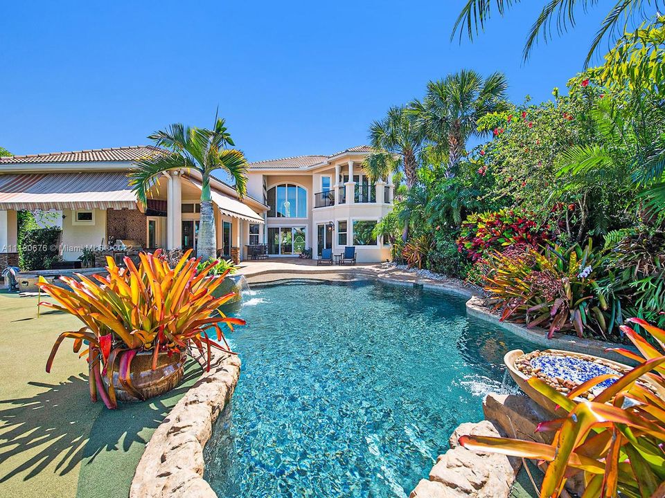 Recently Sold: $2,500,000 (3 beds, 4 baths, 3769 Square Feet)