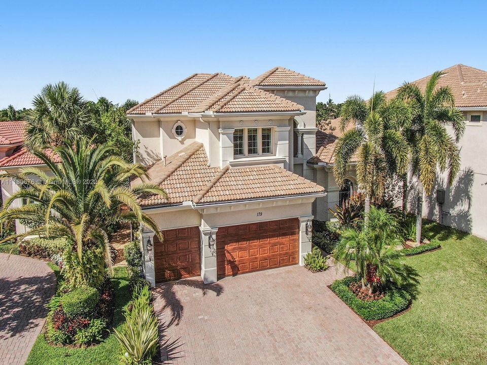 Recently Sold: $2,500,000 (3 beds, 4 baths, 3769 Square Feet)