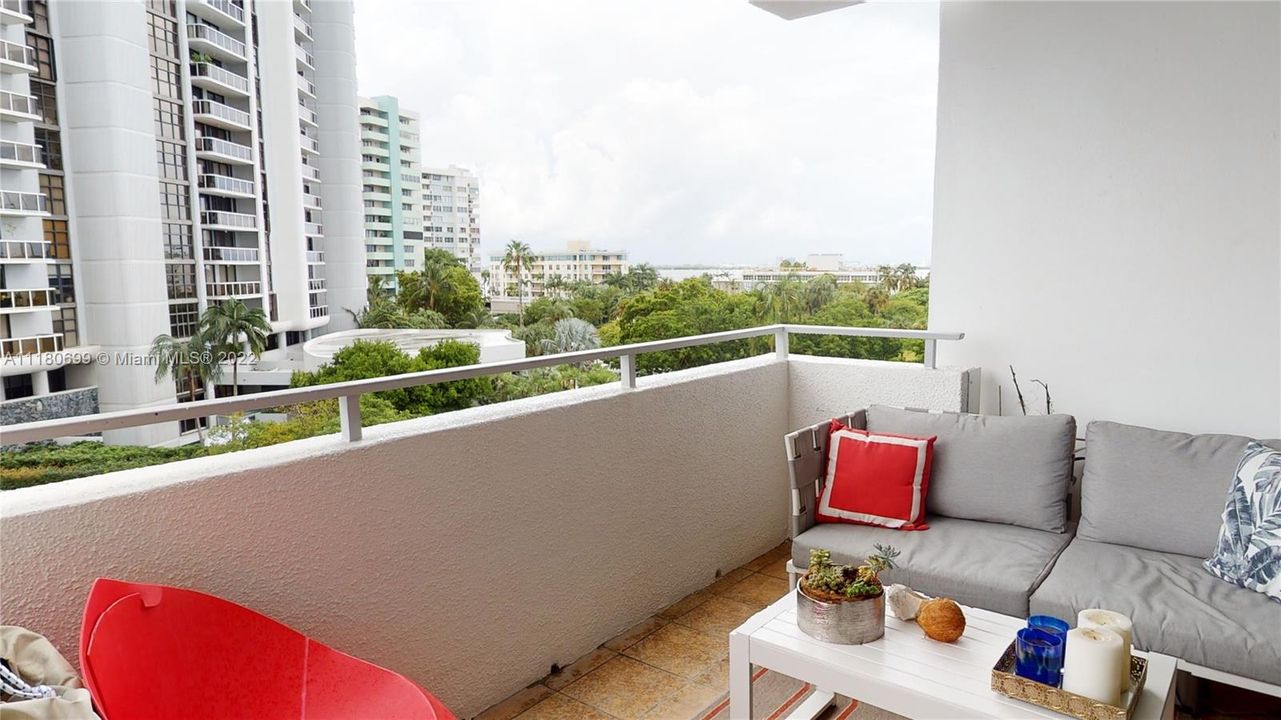 Recently Sold: $625,000 (1 beds, 1 baths, 1027 Square Feet)