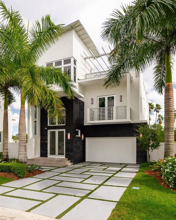Recently Sold: $1,795,000 (5 beds, 6 baths, 4287 Square Feet)