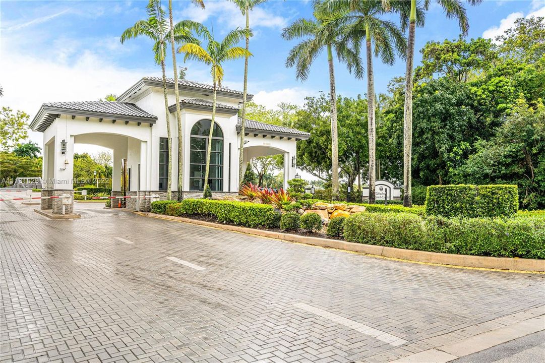 Vendido Recientemente: $3,200,000 (5 camas, 6 baños, 5698 Pies cuadrados)