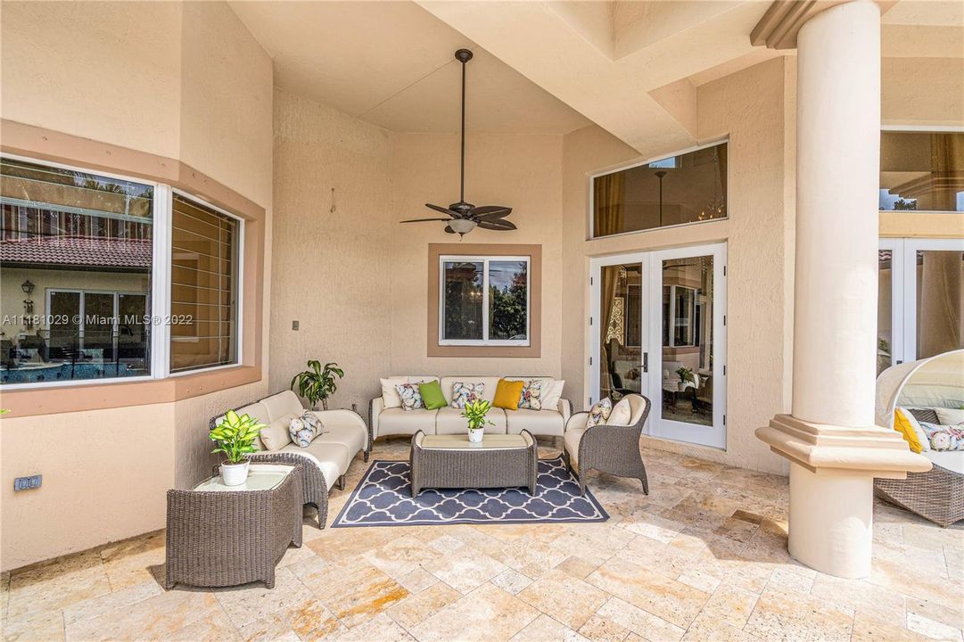 Recently Sold: $3,200,000 (5 beds, 6 baths, 5698 Square Feet)