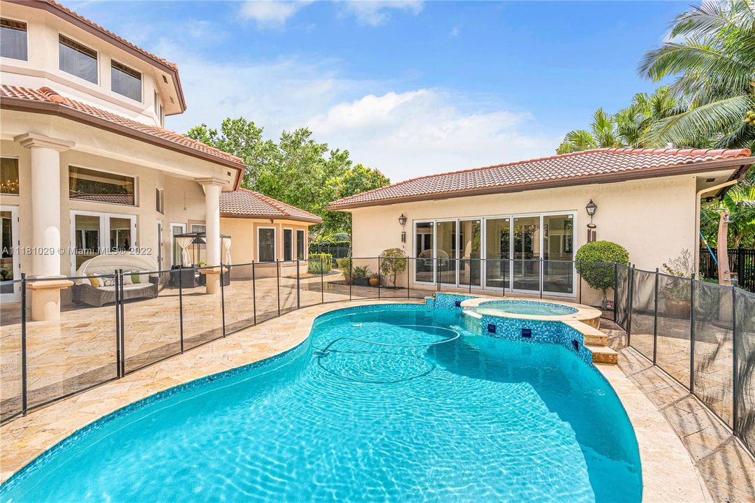 Recently Sold: $3,200,000 (5 beds, 6 baths, 5698 Square Feet)