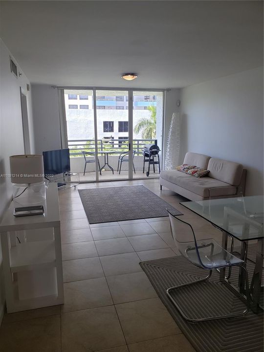 Recently Sold: $530,000 (2 beds, 2 baths, 990 Square Feet)