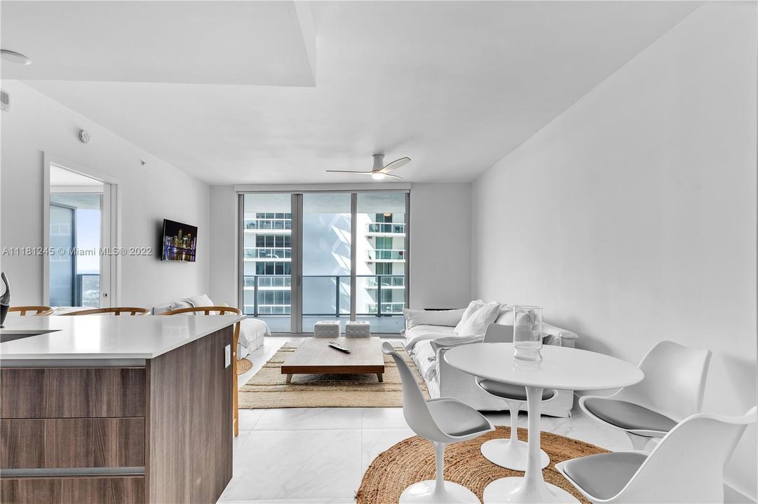 Recently Sold: $495,000 (1 beds, 1 baths, 743 Square Feet)