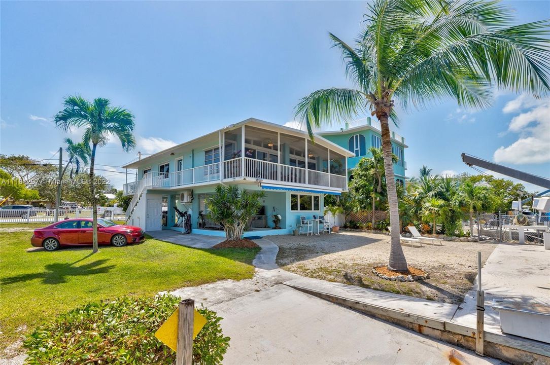 Recently Sold: $1,875,000 (3 beds, 2 baths, 1222 Square Feet)