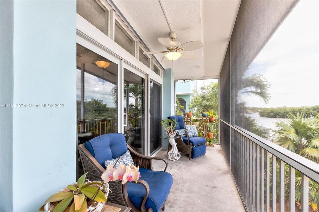 Recently Sold: $1,875,000 (3 beds, 2 baths, 1222 Square Feet)