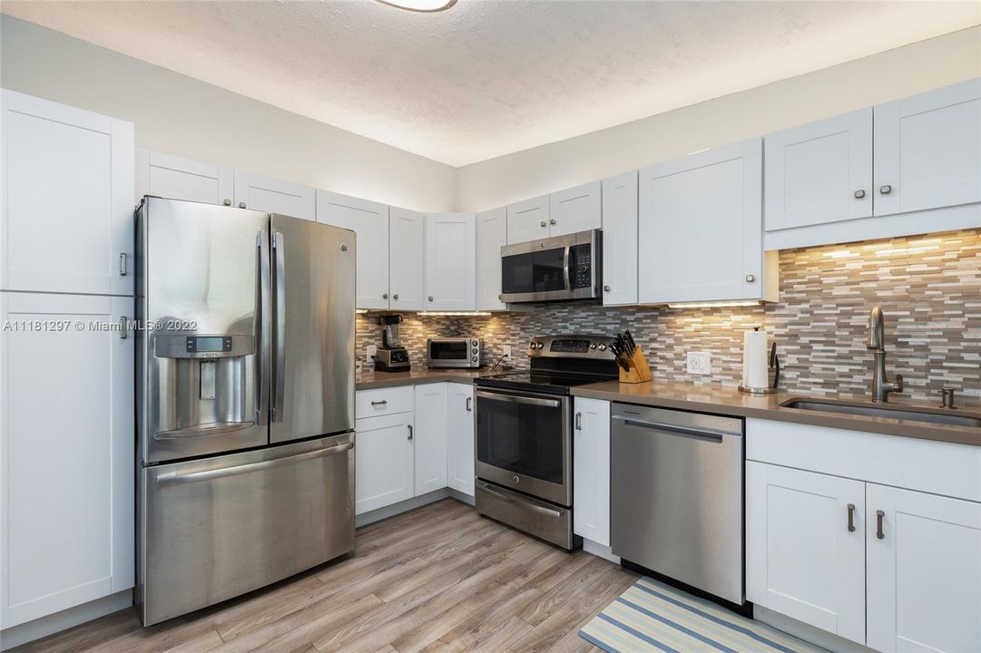 Recently Sold: $1,875,000 (3 beds, 2 baths, 1222 Square Feet)