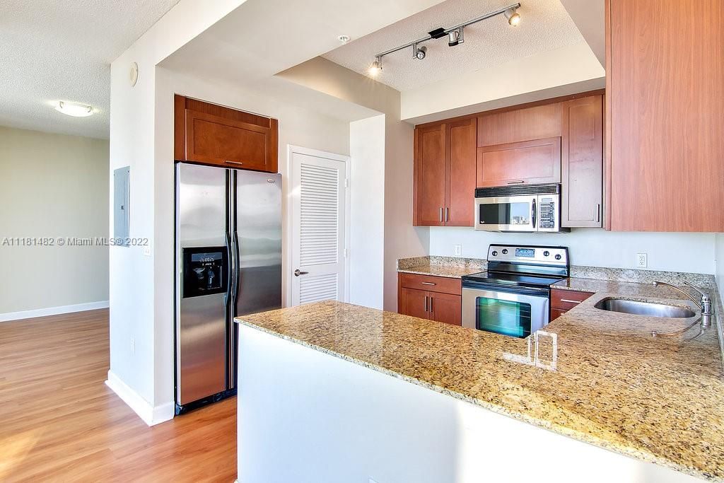 Recently Rented: $4,352 (2 beds, 2 baths, 1212 Square Feet)