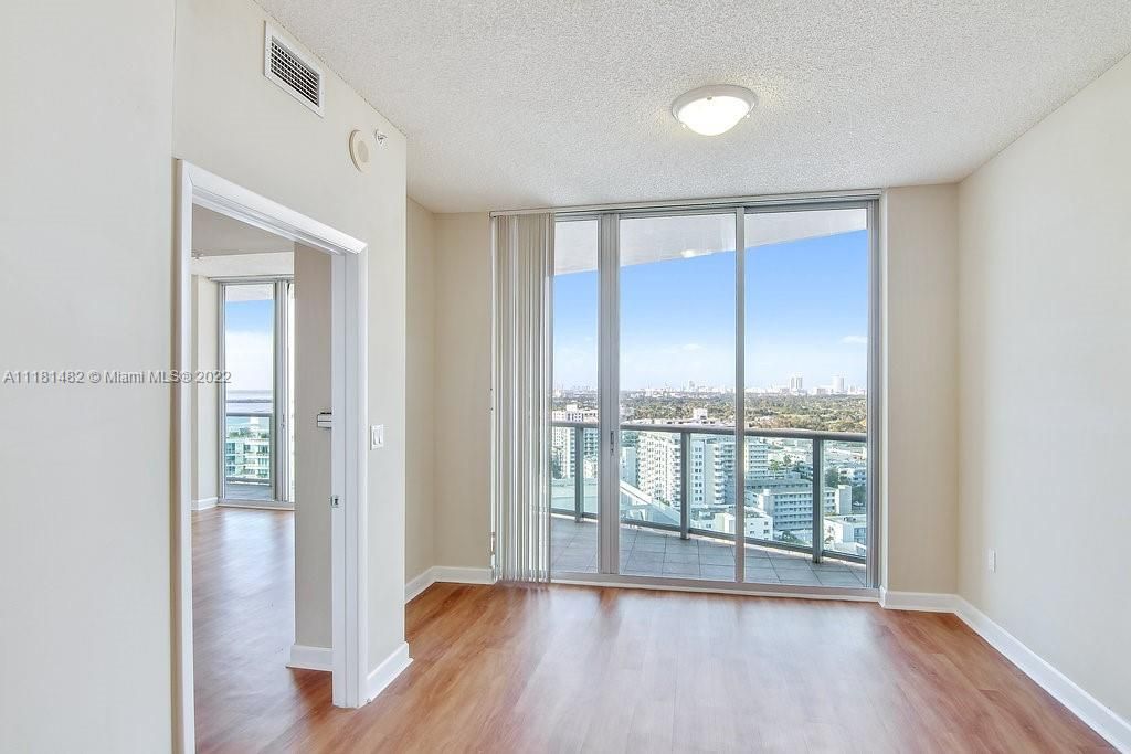 Recently Rented: $4,352 (2 beds, 2 baths, 1212 Square Feet)