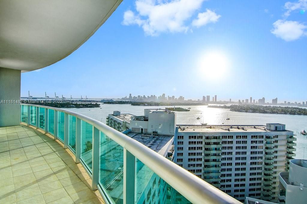 Recently Rented: $4,352 (2 beds, 2 baths, 1212 Square Feet)