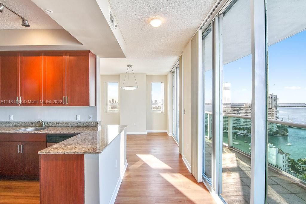 Recently Rented: $4,352 (2 beds, 2 baths, 1212 Square Feet)