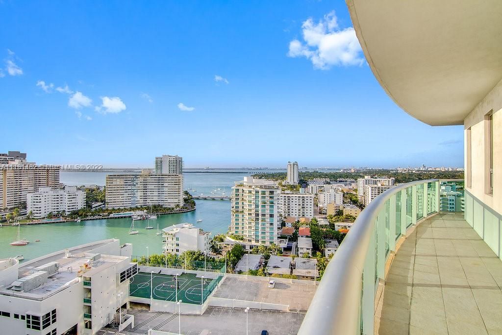 Recently Rented: $4,352 (2 beds, 2 baths, 1212 Square Feet)