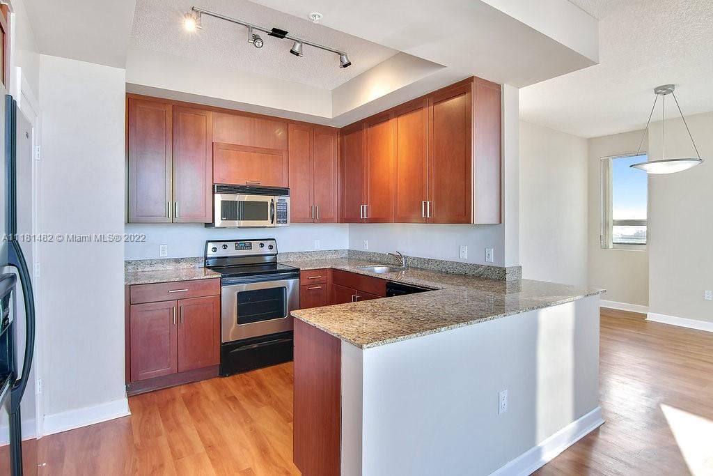 Recently Rented: $4,352 (2 beds, 2 baths, 1212 Square Feet)