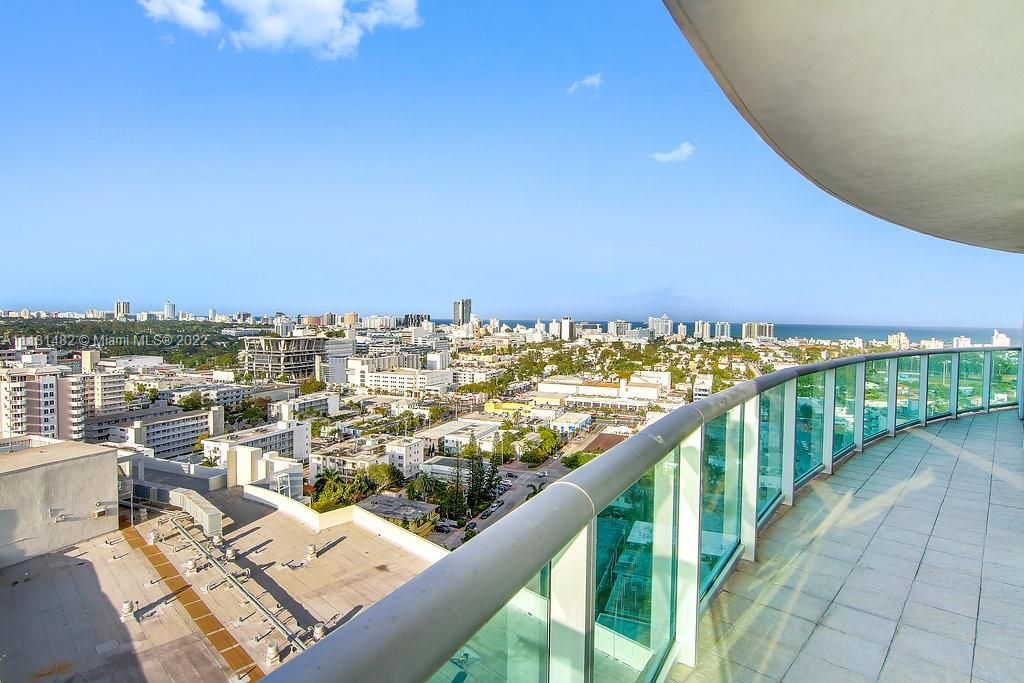 Recently Rented: $4,352 (2 beds, 2 baths, 1212 Square Feet)
