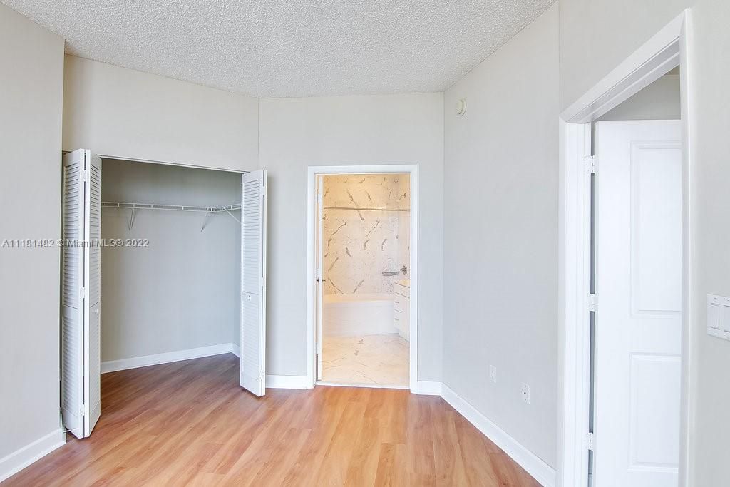 Recently Rented: $4,352 (2 beds, 2 baths, 1212 Square Feet)