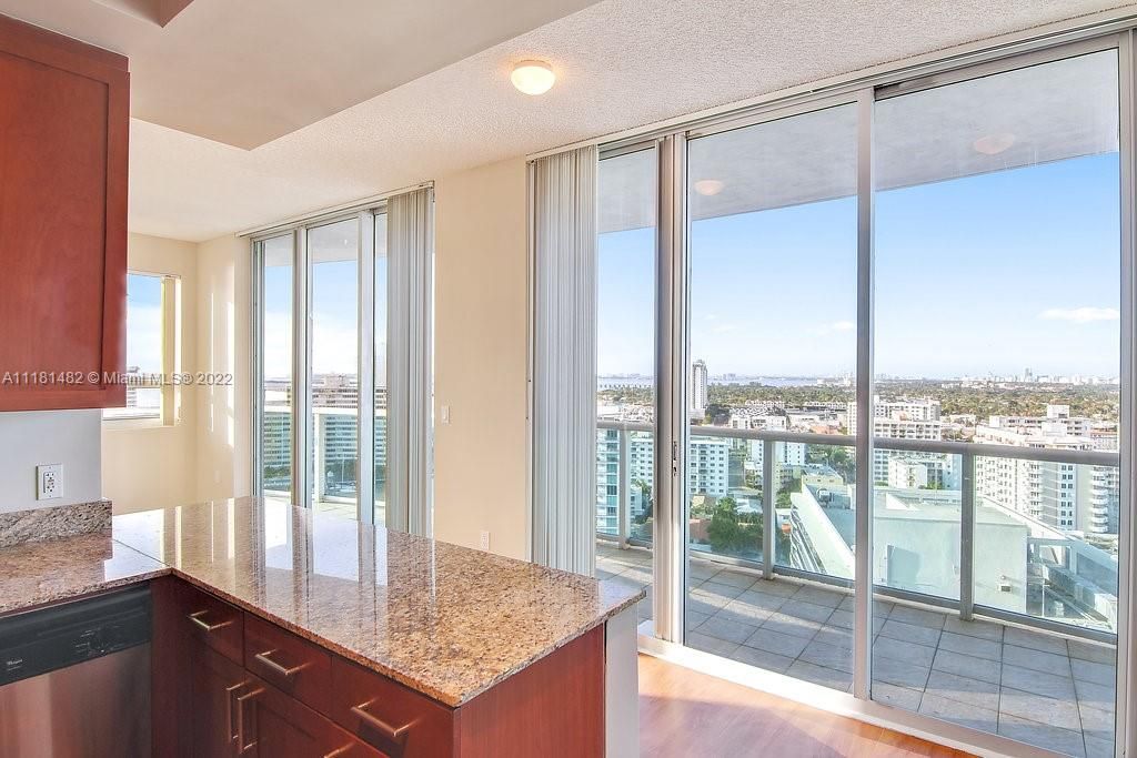 Recently Rented: $4,352 (2 beds, 2 baths, 1212 Square Feet)