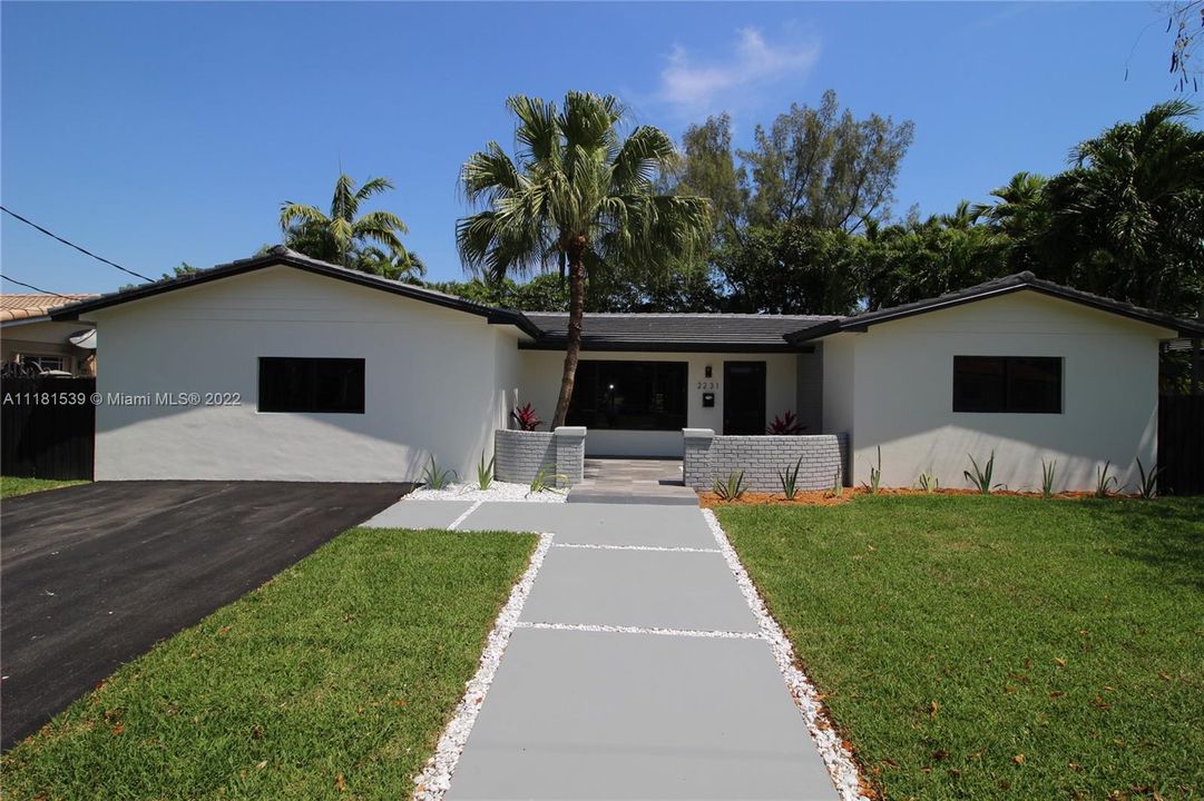 Recently Sold: $879,500 (4 beds, 3 baths, 2287 Square Feet)