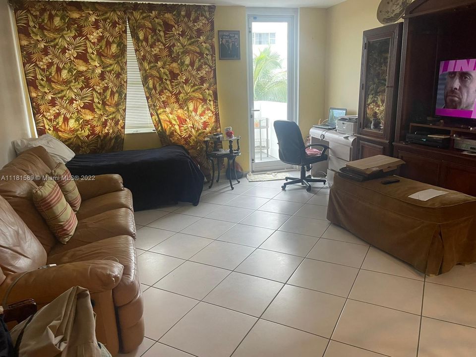 Recently Sold: $480,000 (1 beds, 1 baths, 890 Square Feet)