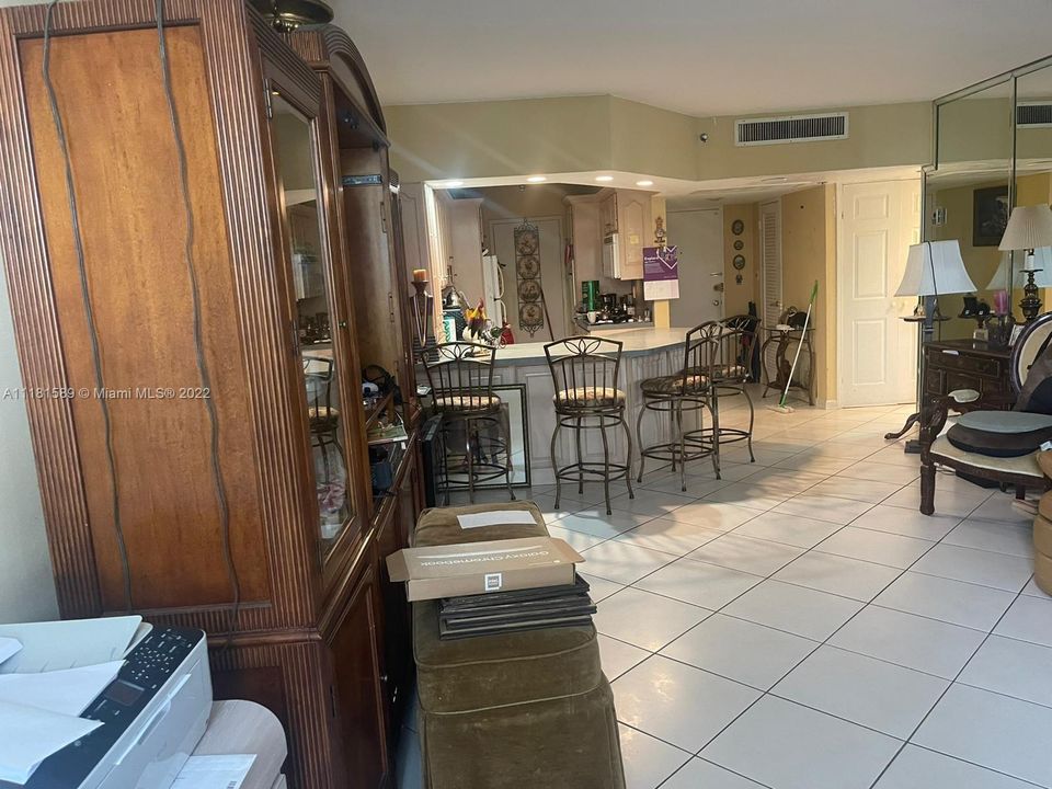 Recently Sold: $480,000 (1 beds, 1 baths, 890 Square Feet)