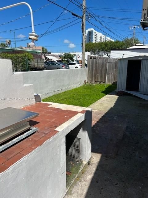 Recently Rented: $3,000 (3 beds, 2 baths, 2333 Square Feet)