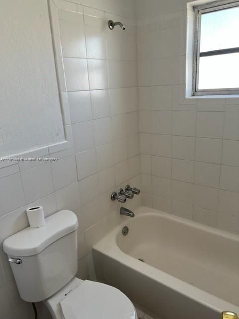 Recently Rented: $3,000 (3 beds, 2 baths, 2333 Square Feet)