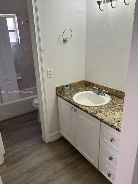 Recently Rented: $3,000 (3 beds, 2 baths, 2333 Square Feet)