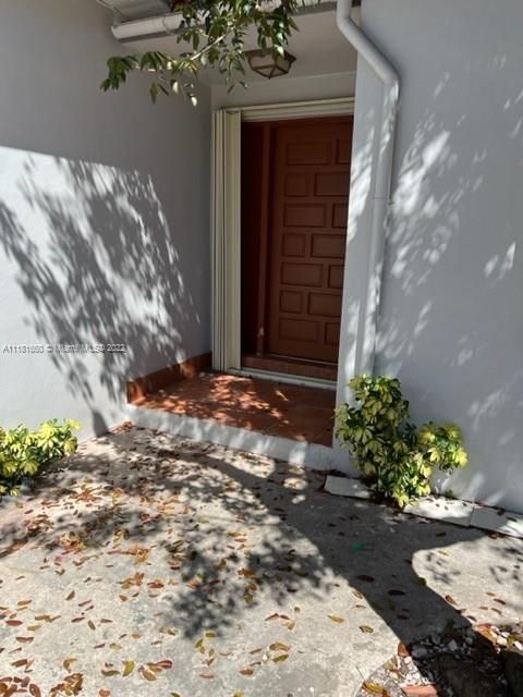 Recently Rented: $3,000 (3 beds, 2 baths, 2333 Square Feet)