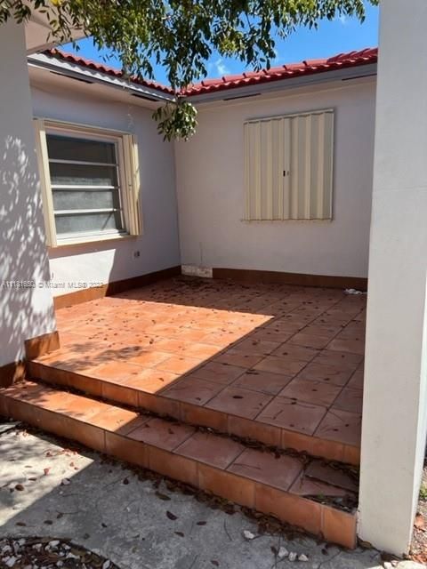 Recently Rented: $3,000 (3 beds, 2 baths, 2333 Square Feet)