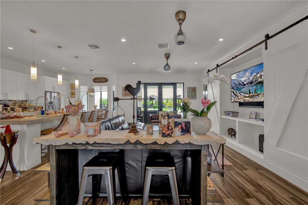 Recently Sold: $1,350,000 (5 beds, 3 baths, 2957 Square Feet)