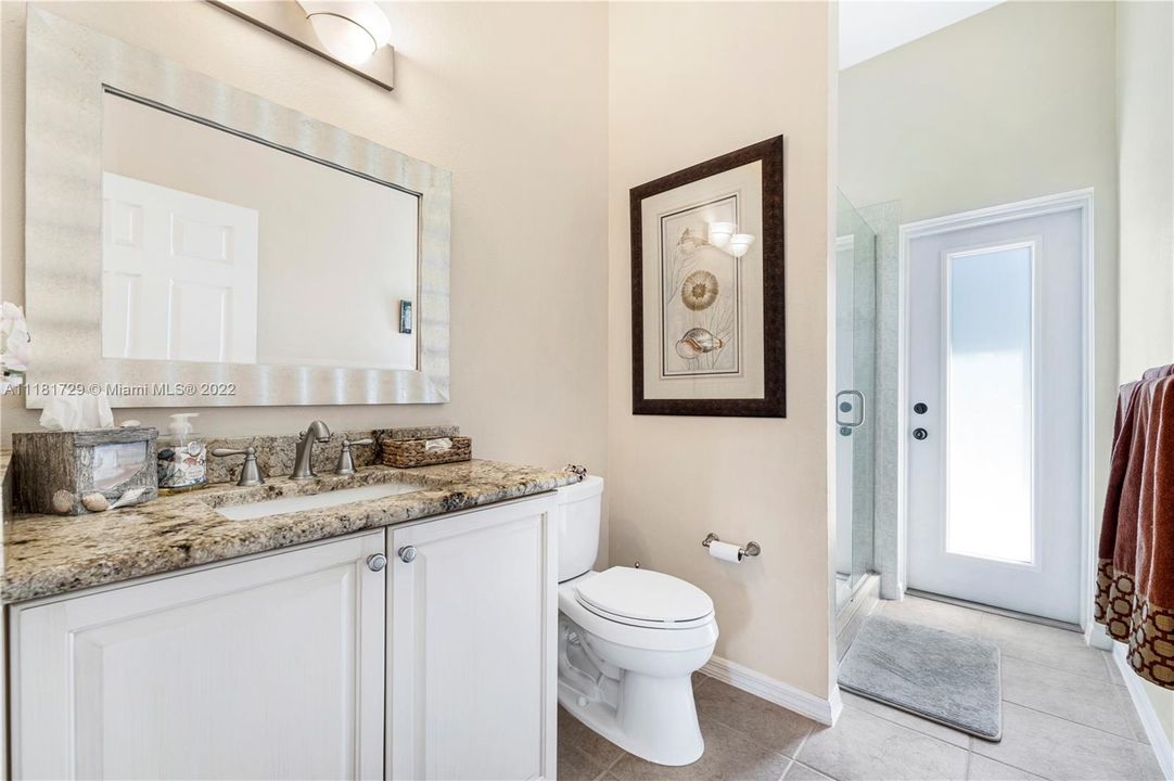 最近售出: $5,895,000 (5 贝兹, 6 浴室, 0 平方英尺)