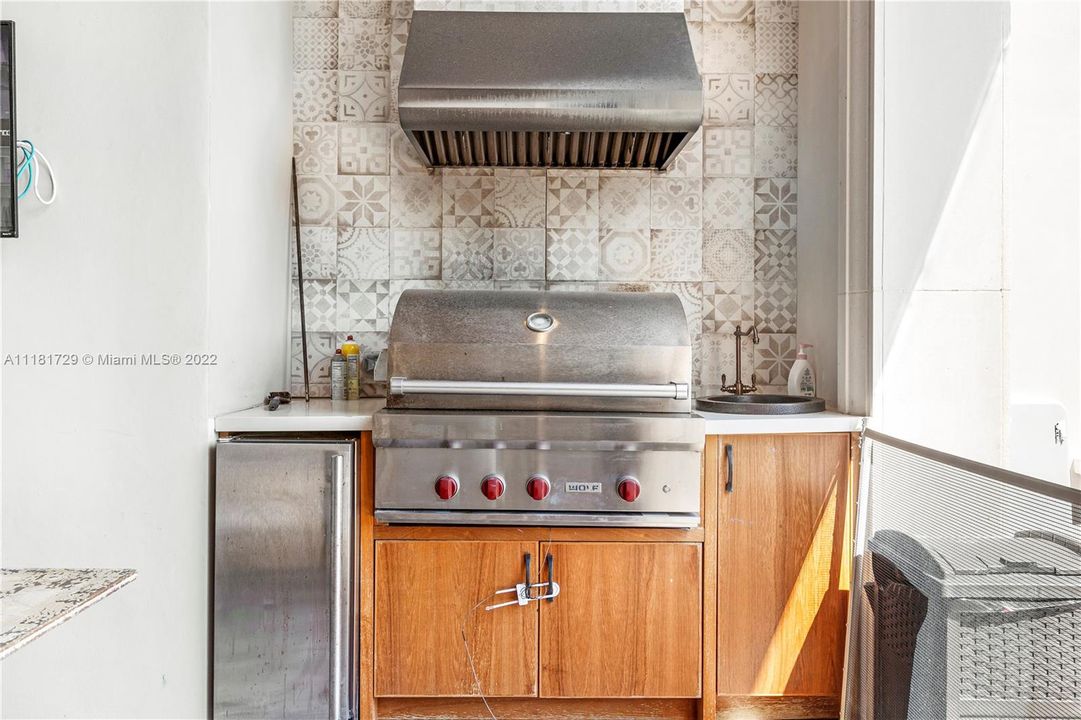 最近售出: $5,895,000 (5 贝兹, 6 浴室, 0 平方英尺)