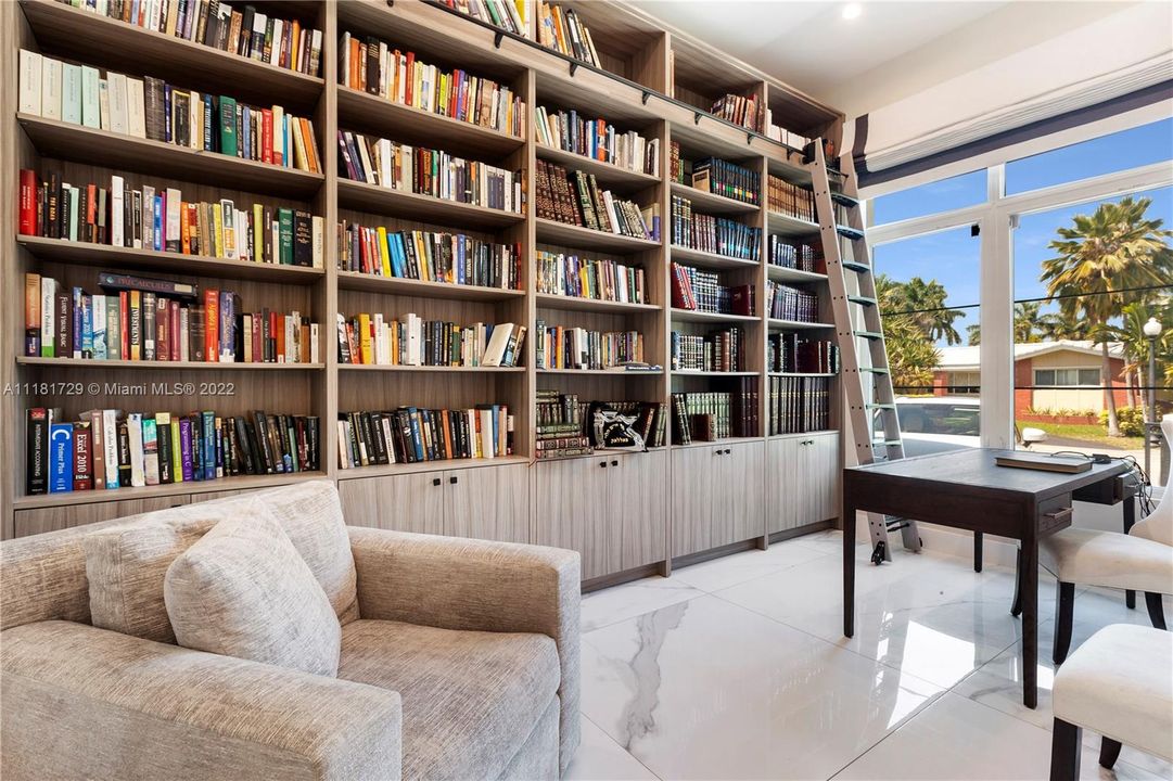 最近售出: $5,895,000 (5 贝兹, 6 浴室, 0 平方英尺)