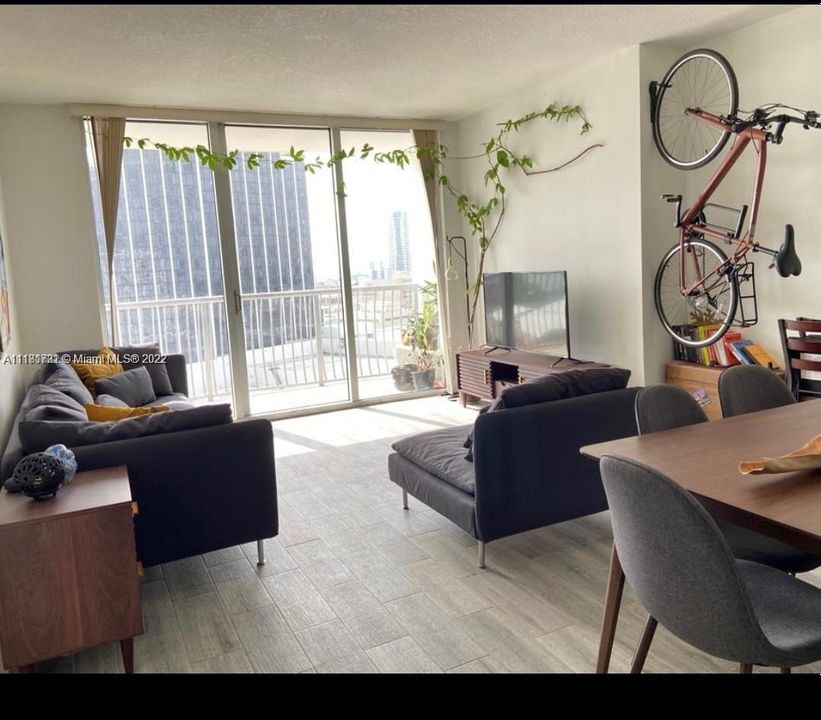 Recently Rented: $2,900 (1 beds, 1 baths, 791 Square Feet)