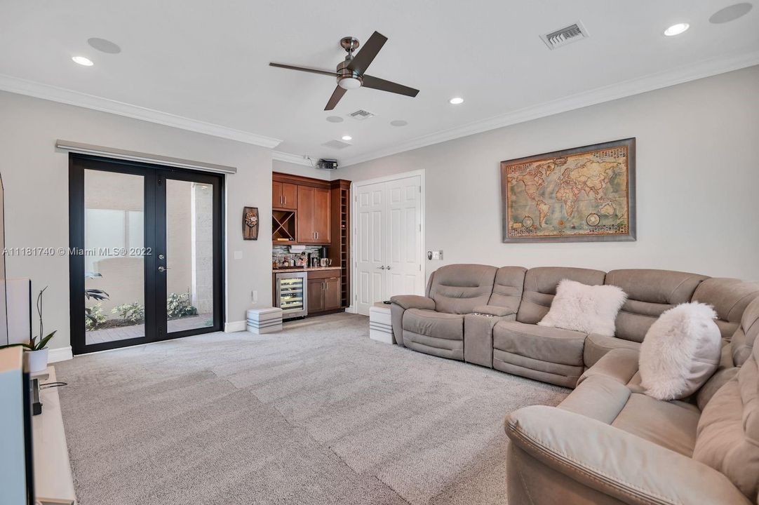 Недавно арендовано: $16,500 (5 спален, 6 ванн, 5233 Квадратных фут)