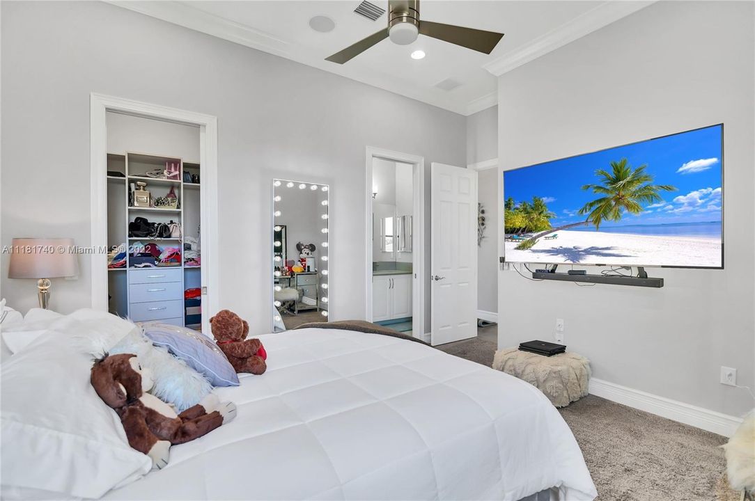 Недавно арендовано: $16,500 (5 спален, 6 ванн, 5233 Квадратных фут)