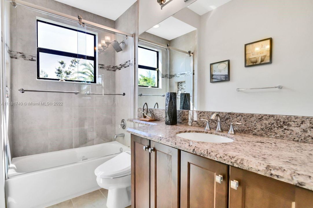 Недавно арендовано: $16,500 (5 спален, 6 ванн, 5233 Квадратных фут)