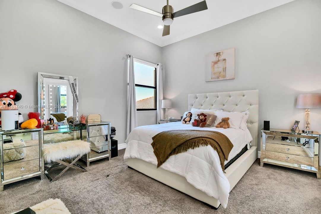 Недавно арендовано: $16,500 (5 спален, 6 ванн, 5233 Квадратных фут)