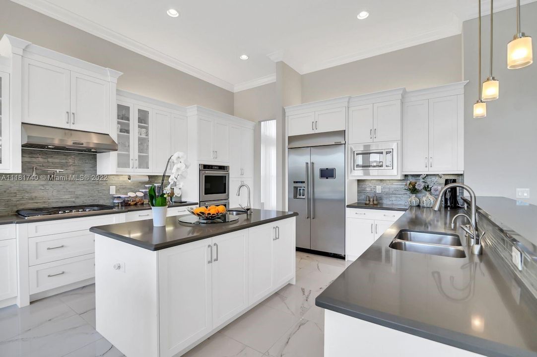 Недавно арендовано: $16,500 (5 спален, 6 ванн, 5233 Квадратных фут)