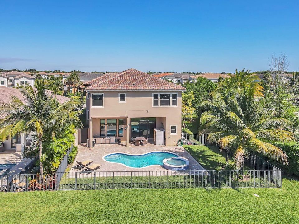 Недавно арендовано: $16,500 (5 спален, 6 ванн, 5233 Квадратных фут)