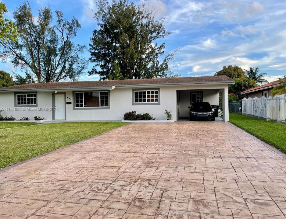 Recently Sold: $680,000 (3 beds, 2 baths, 1296 Square Feet)