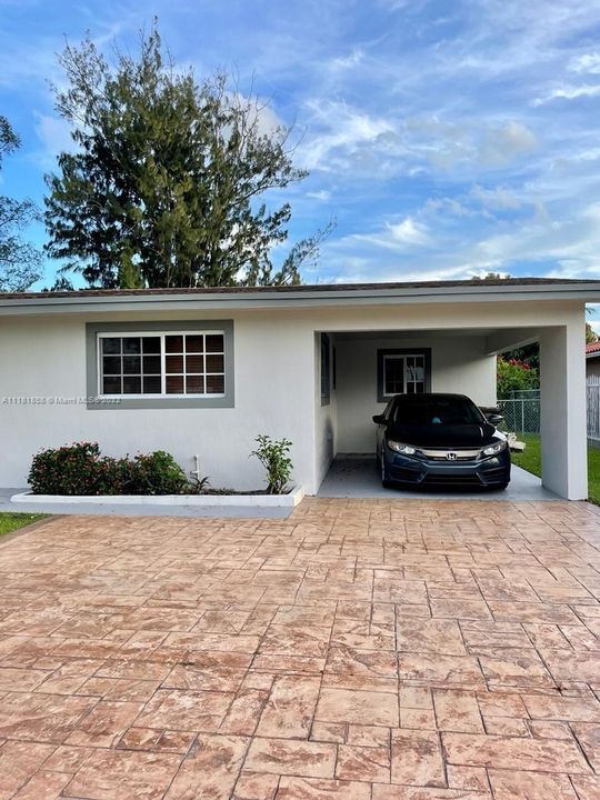 Recently Sold: $680,000 (3 beds, 2 baths, 1296 Square Feet)