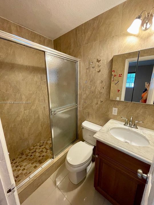 最近售出: $680,000 (3 贝兹, 2 浴室, 1296 平方英尺)