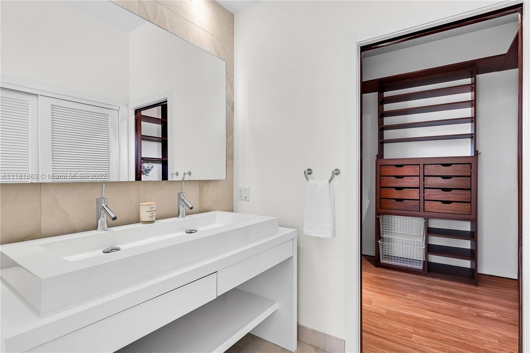 Недавно арендовано: $15,000 (5 спален, 4 ванн, 3488 Квадратных фут)
