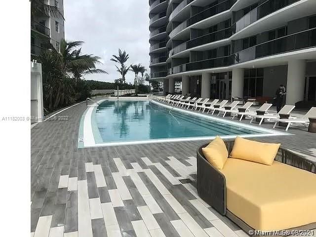 Recently Sold: $480,000 (1 beds, 1 baths, 759 Square Feet)
