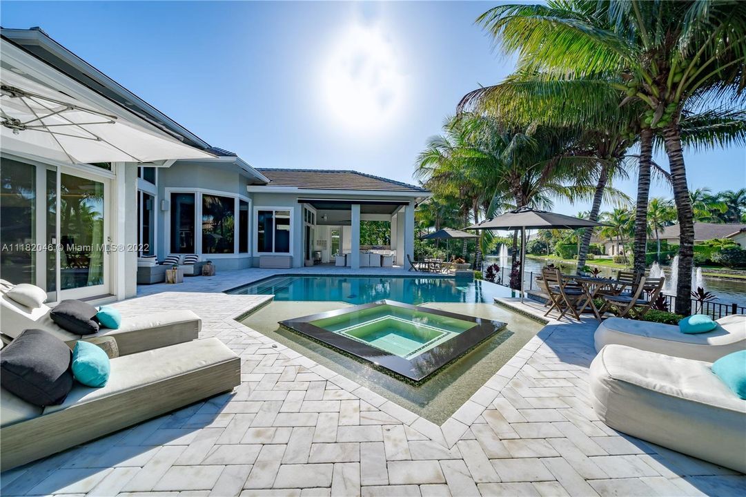 Recently Sold: $3,499,000 (6 beds, 6 baths, 4802 Square Feet)